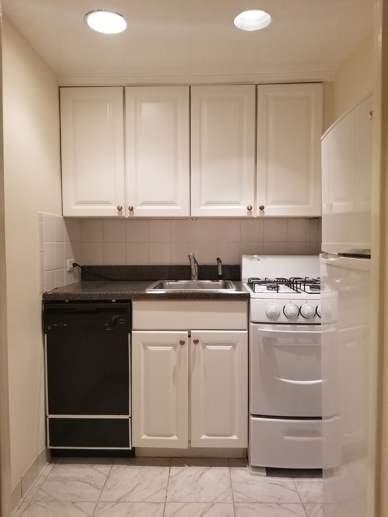 135 East 54th Street, Unit 12A Manhattan, NY 10022 - Photo 5 of 10