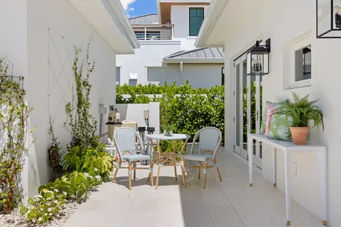 $5,900,000 | 757 Broad Court South, Naples, FL 34102