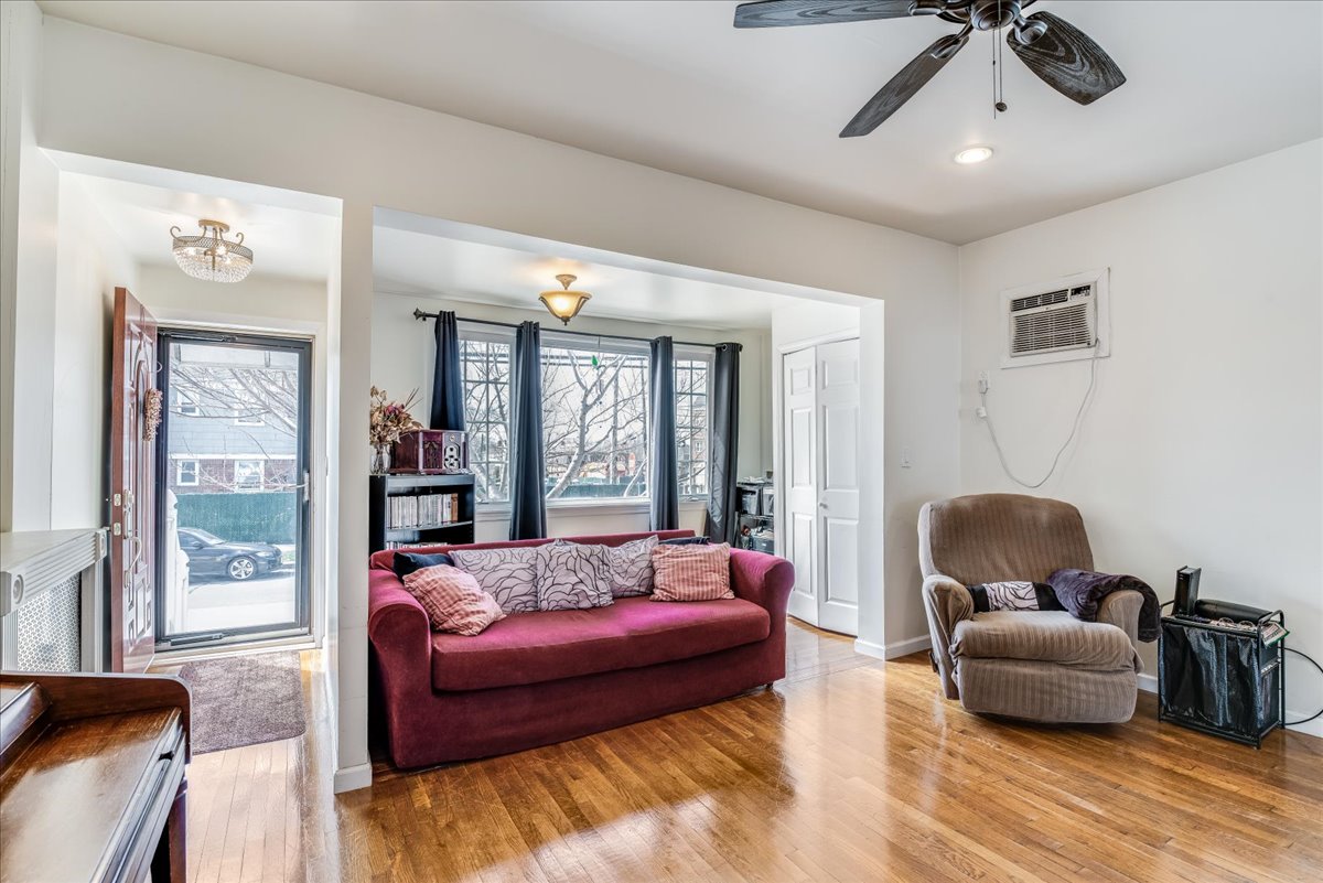 97-05 Albert Road Queens, NY 11417 - Photo 5 of 31