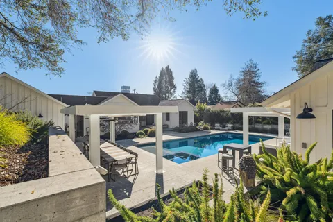 $4,590,000 | 519 Reed Court, Healdsburg, CA 95448
