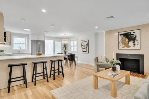 Contact Agent | 544 Pearl Street, Reading, MA 01867