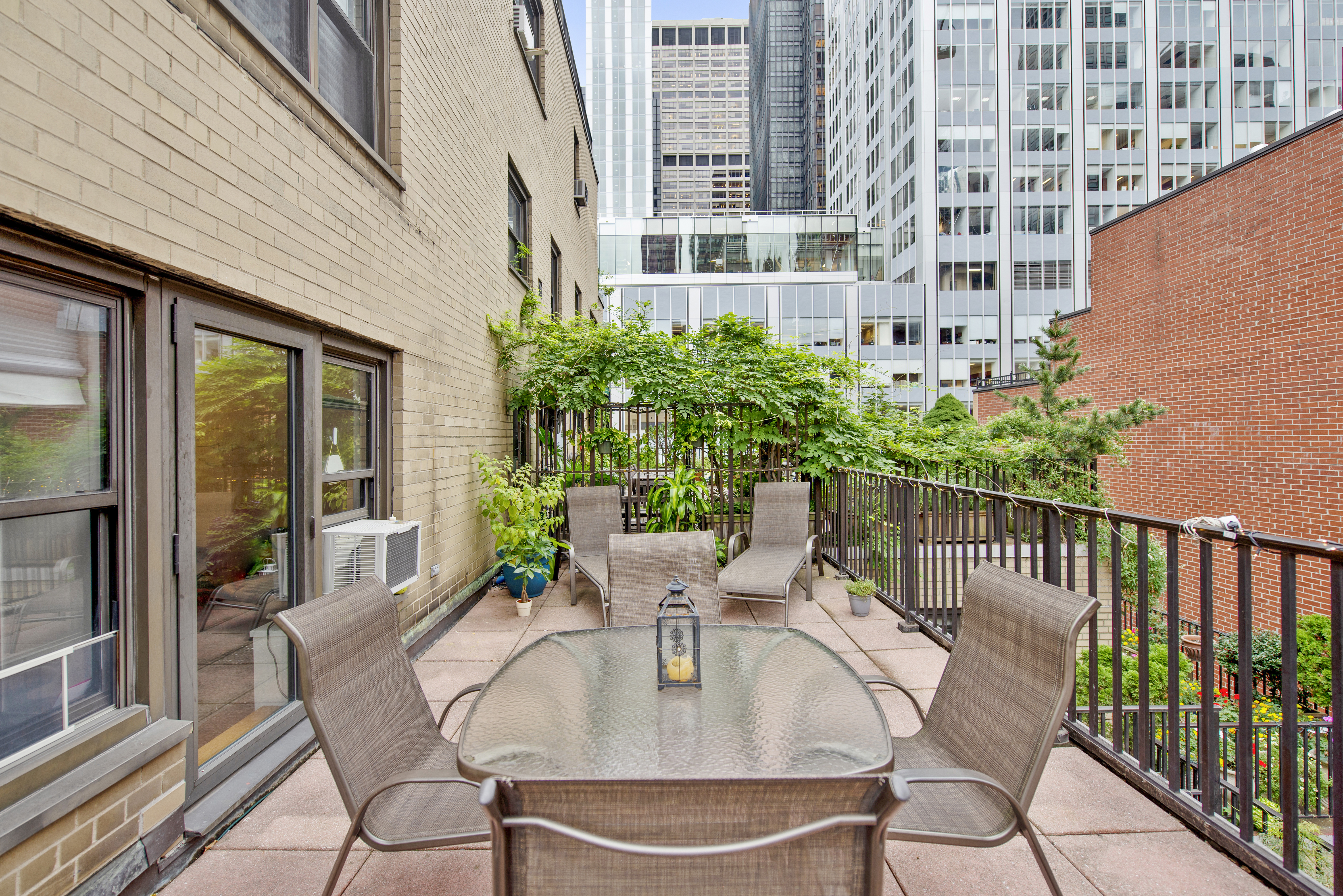 135 East 54th Street, Unit 15G Manhattan, NY 10022 - Photo 2 of 11