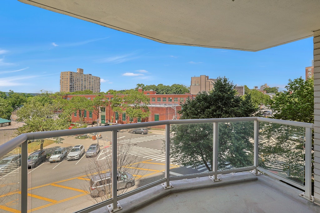 3333 Henry Hudson Parkway, Unit 4M Bronx, NY 10463 - Photo 23 of 41