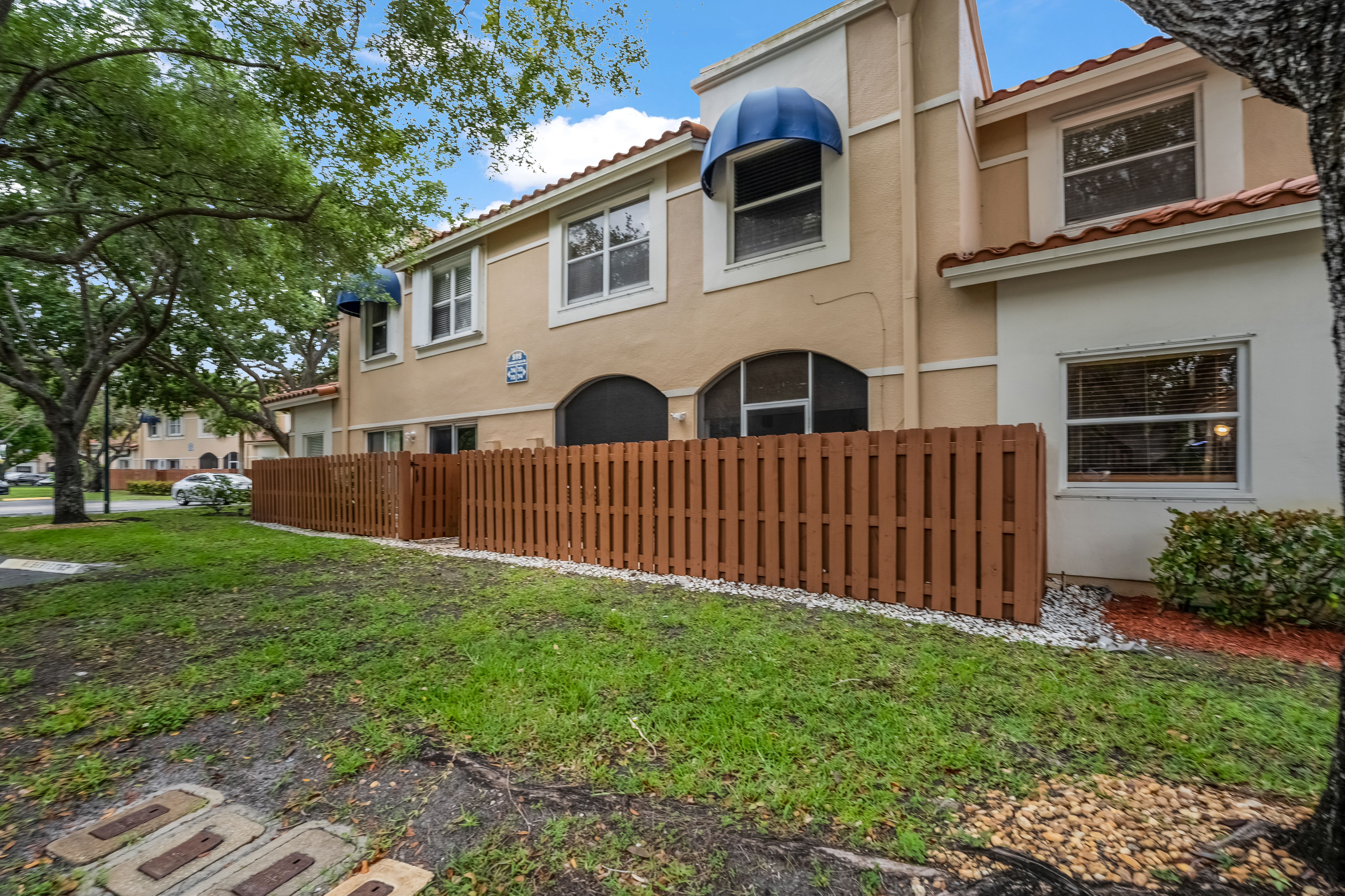 595 Racquet Club Road, Unit 74 Weston, FL 33326 - Photo 35 of 40