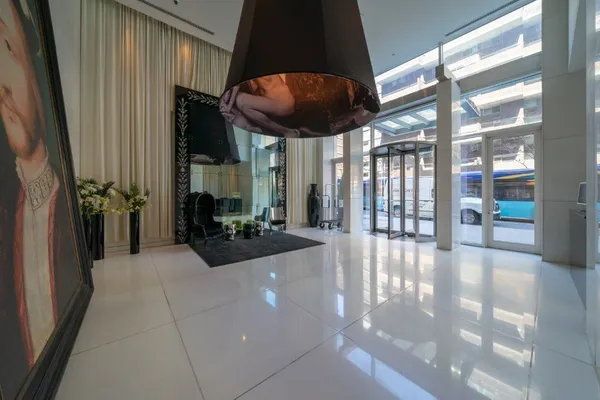 a view of lobby with livingroom