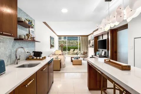 $600,000 | 6801 Collins Avenue, Unit DOOR 606, Miami Beach, FL 33141
