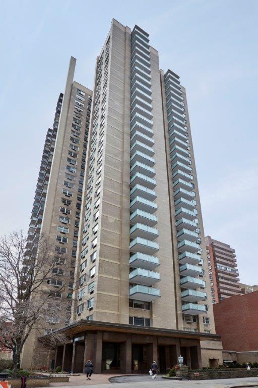 250 East 87th Street, Unit 6E Manhattan, NY 10128 - Photo 11 of 12 a front view of a building