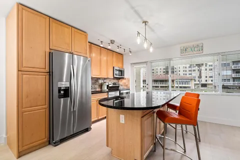 $389,000 | 2881 Northeast 32nd Street, Unit 220, Fort Lauderdale, FL 33306