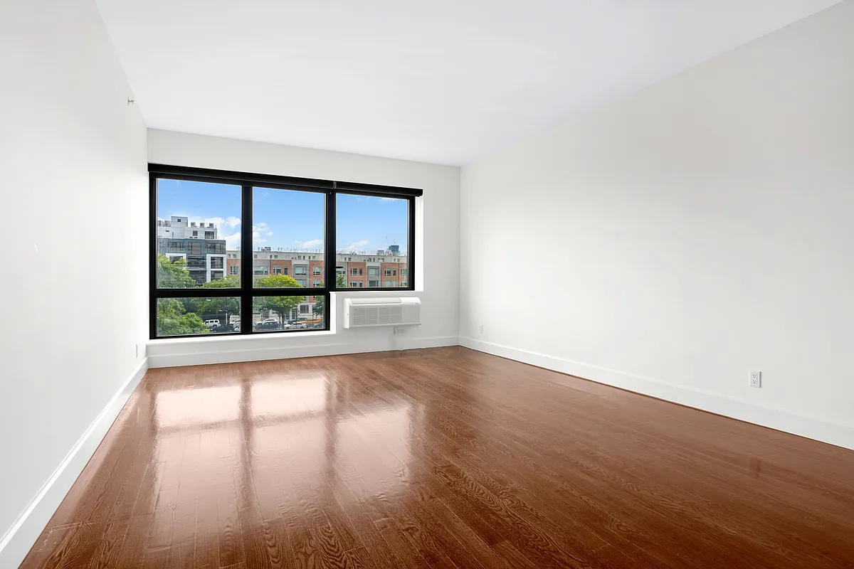 11-25 45th Avenue, Unit 4C Queens, NY 11101 - Photo 1 of 8