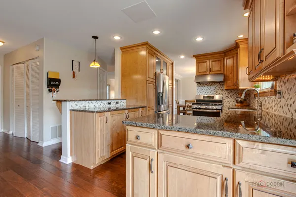 Contact Agent | 117 Annapolis Drive, Vernon Hills, IL 60061