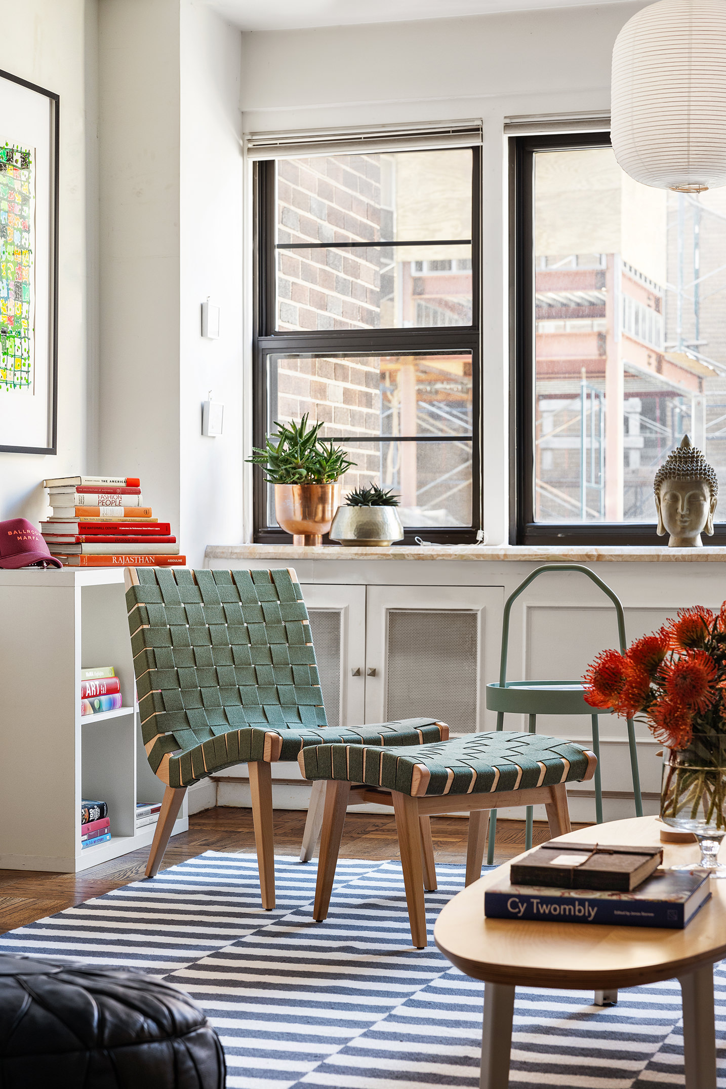 39 Gramercy Park North, Unit 9A Manhattan, NY 10010 - Photo 2 of 12 a living room with furniture and a window