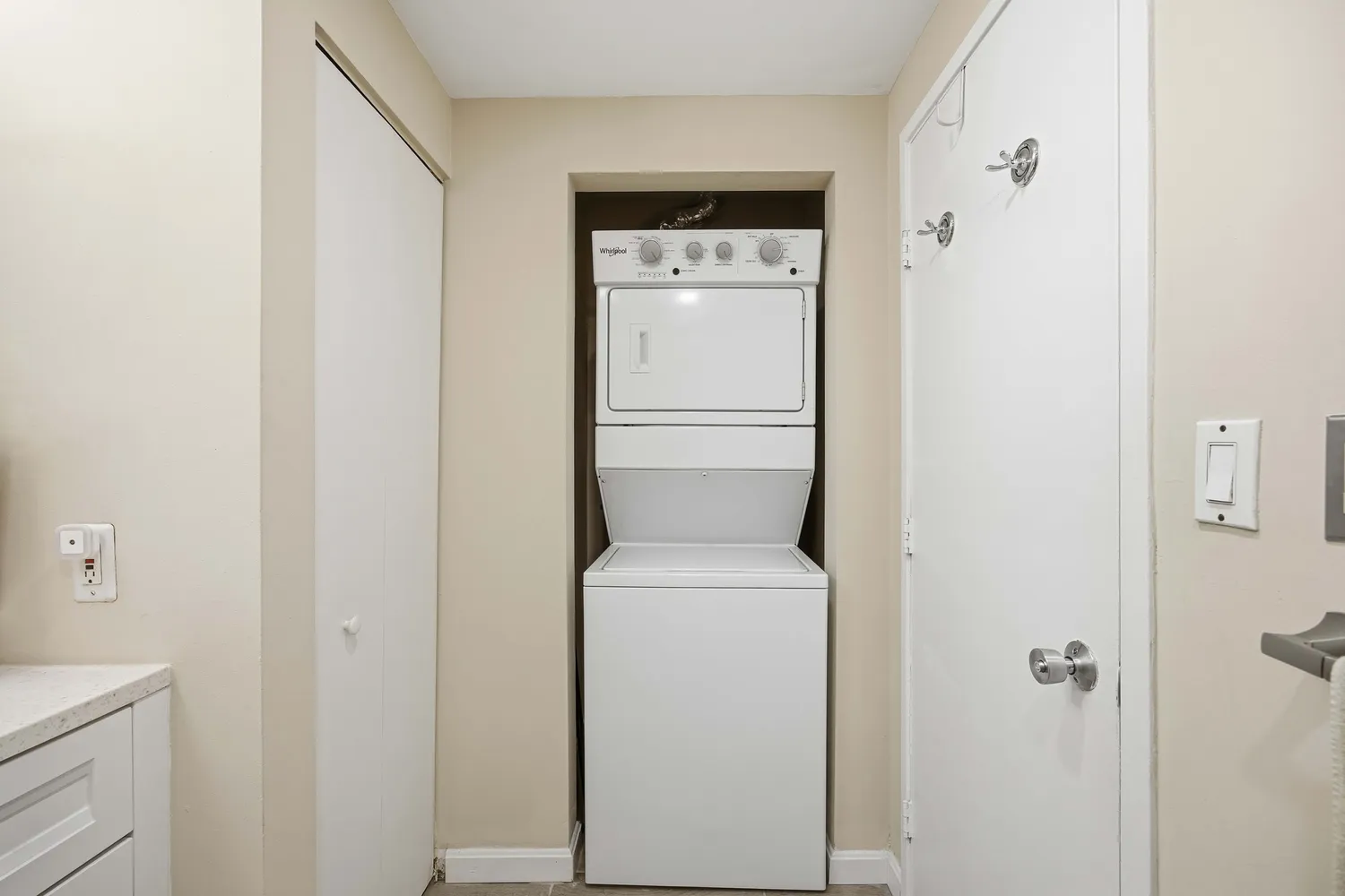 $925,000 | 96 Gainsborough Street, Unit 205W, Boston, MA 02115