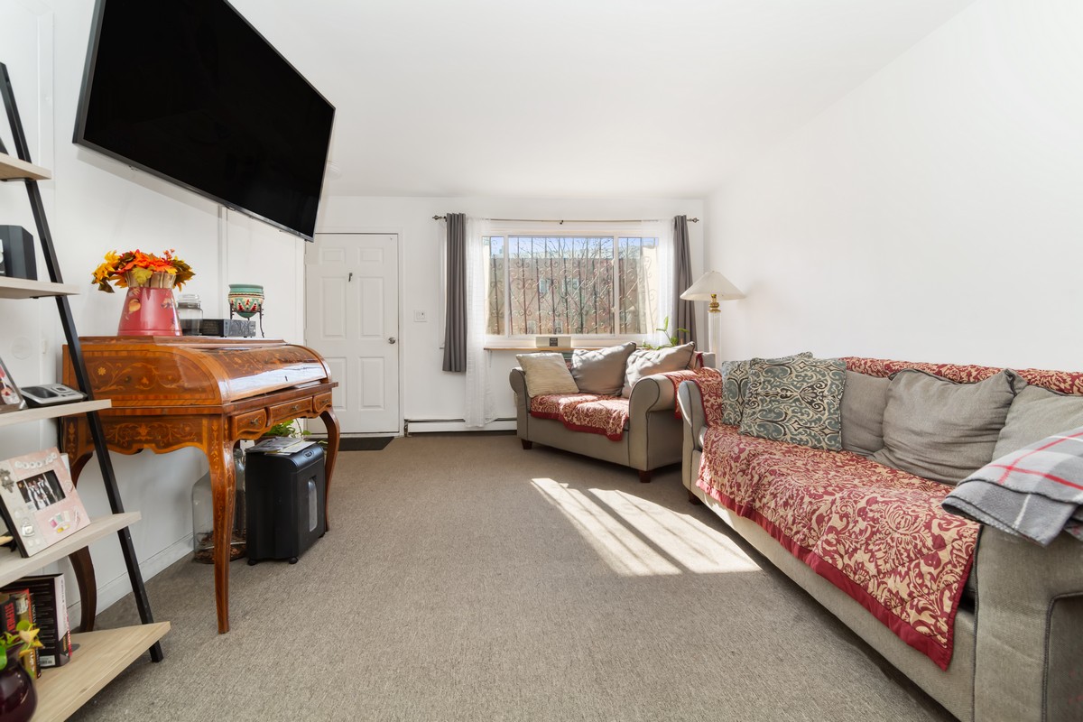 555 Evergreen Avenue Brooklyn, NY 11221 - Photo 3 of 9