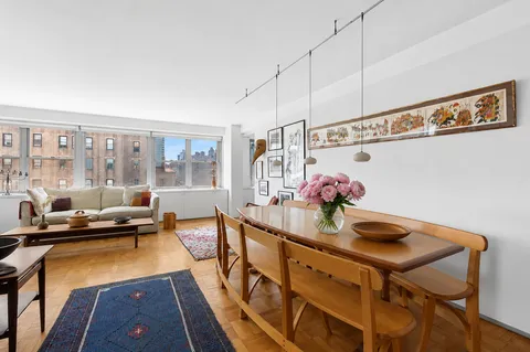 $2,750,000 | 15 West 72nd Street, Unit 25F | Upper West Side