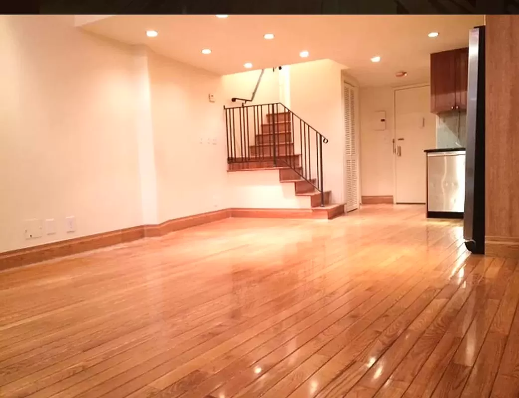 162 Christopher Street, Unit TH3 Manhattan, NY 10014 - Photo 2 of 8