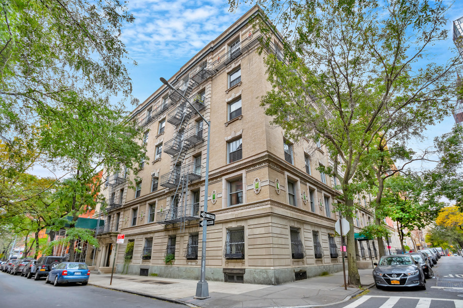 129 Columbia Heights, Unit 3 Brooklyn, NY 11201 - Photo 6 of 7 a front view of a building with lot of cars and trees