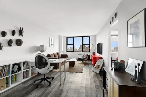 $950,000 | 201 East 17th Street, Unit 30F | Gramercy