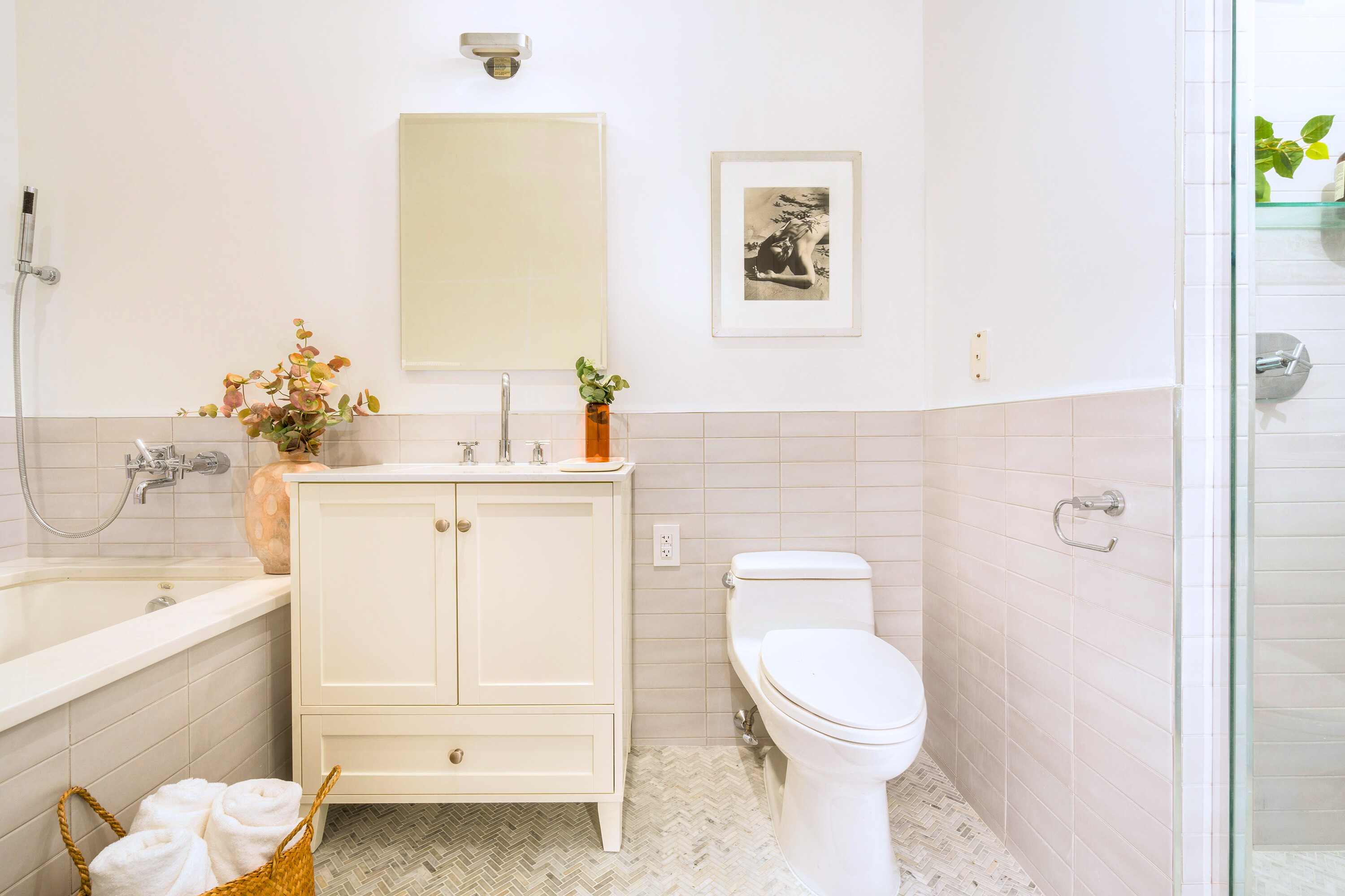 110 Livingston Street, Unit 6C Brooklyn, NY 11201 - Photo 15 of 26 a bathroom with a sink a toilet and mirror