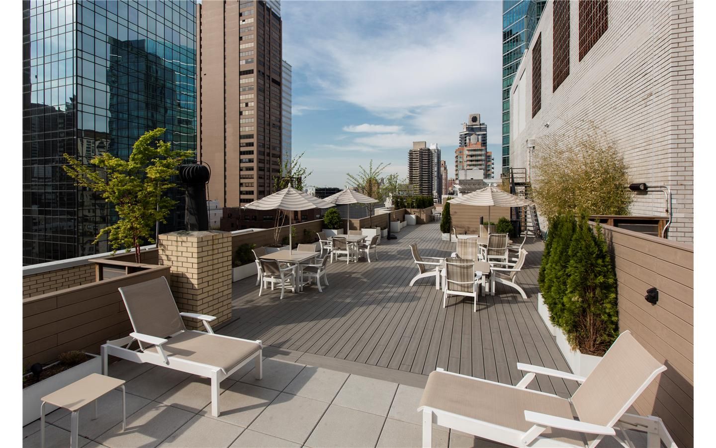 $1,250,000 | 200 East 57th Street, Unit 11A | Midtown East