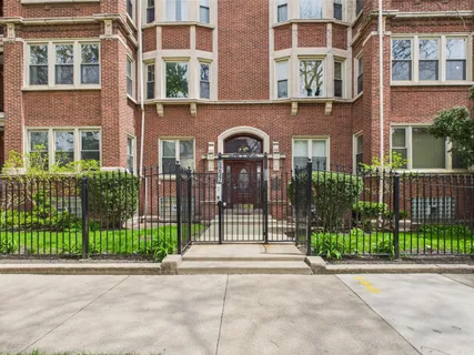 $345,000 | 5237 South Michigan Avenue, Unit 2N, Chicago, IL 60615