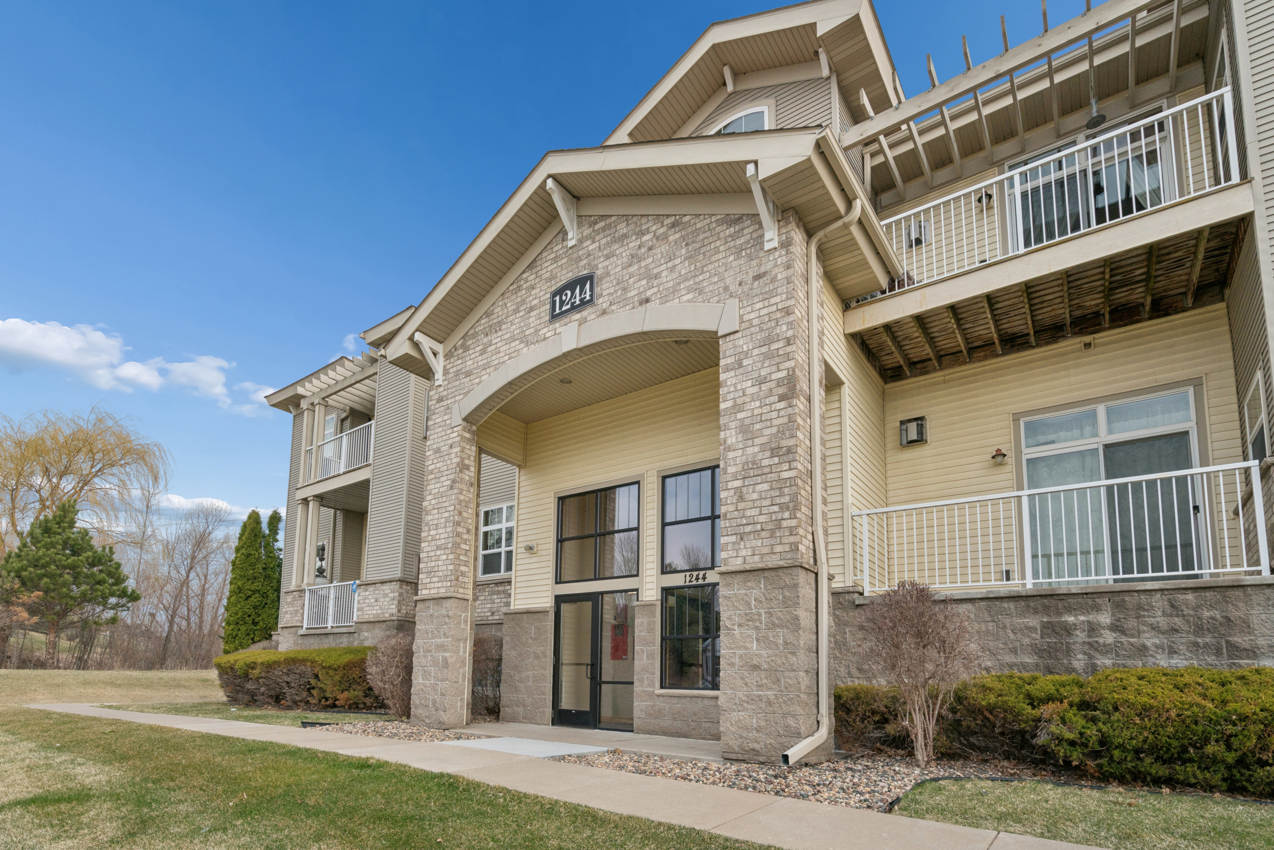 1244 County Rd D East, Unit 206 St. Paul, MN 55109 - Photo 2 of 20