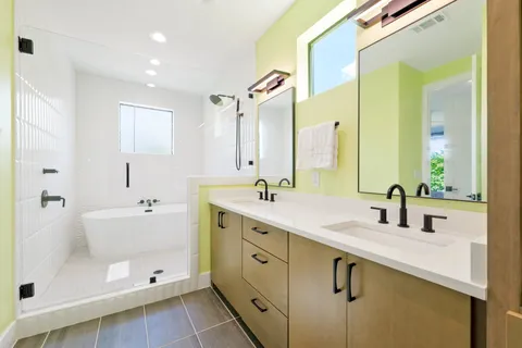 $1,275,000 | 2201 East 16th Street, Austin, TX 78702