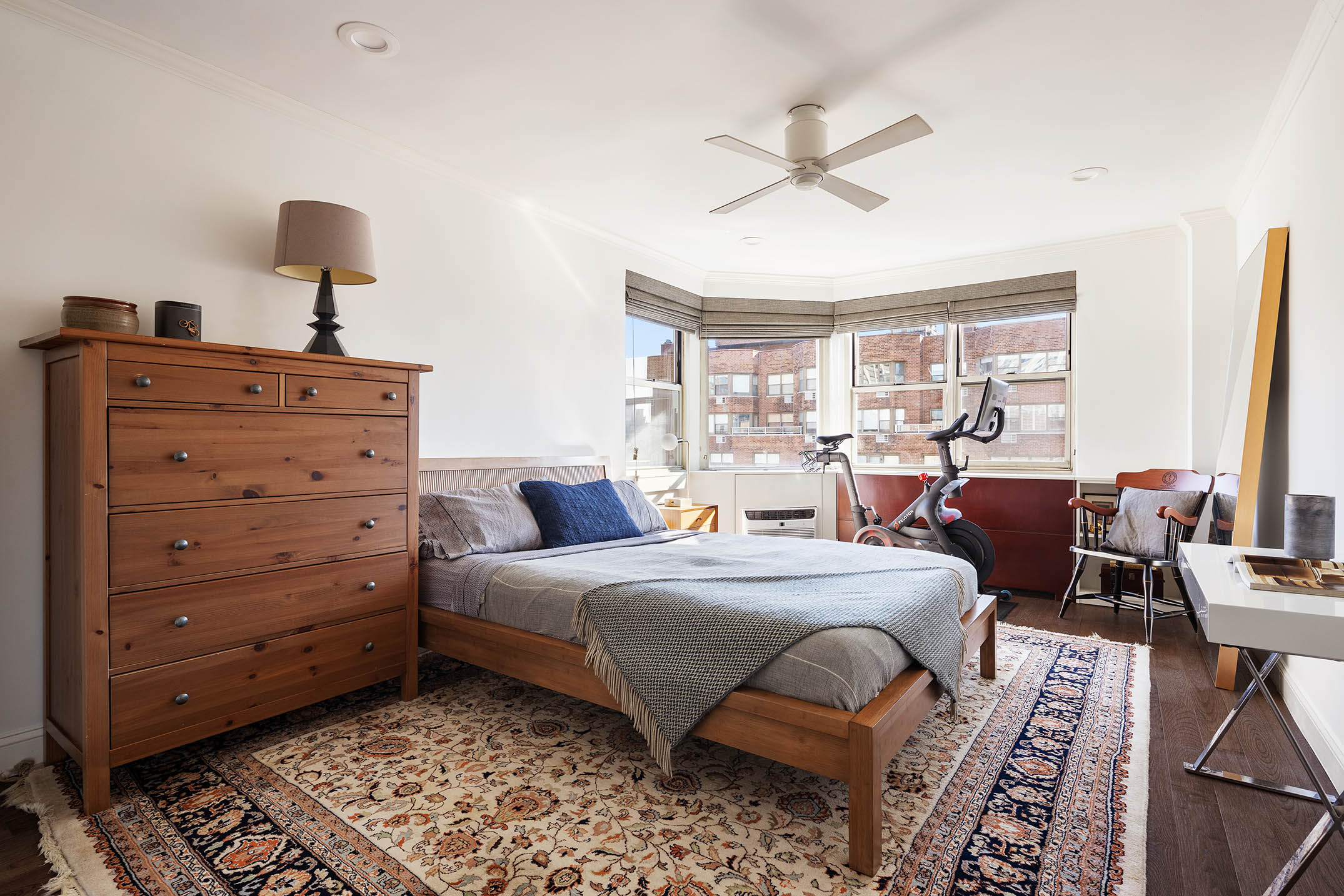 233 East 70th Street, Unit 17T Manhattan, NY 10021 - Photo 6 of 8