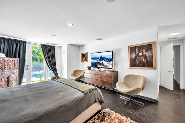 $18,000 | 4975 Delaware Avenue, Miami Beach, FL 33140
