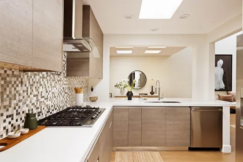 $1,349,000 | 1520 South Beverly Glen Boulevard, Unit 507, Los Angeles, CA 90024