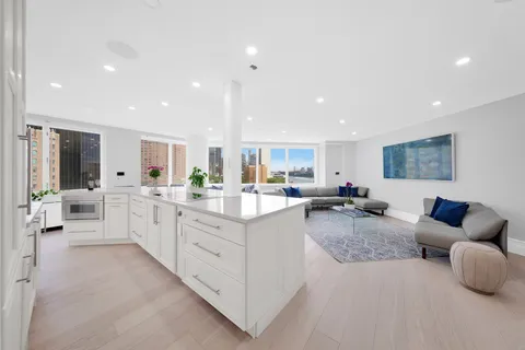 $2,395,000 | 415 East 37th Street, Unit 9JK | Murray Hill