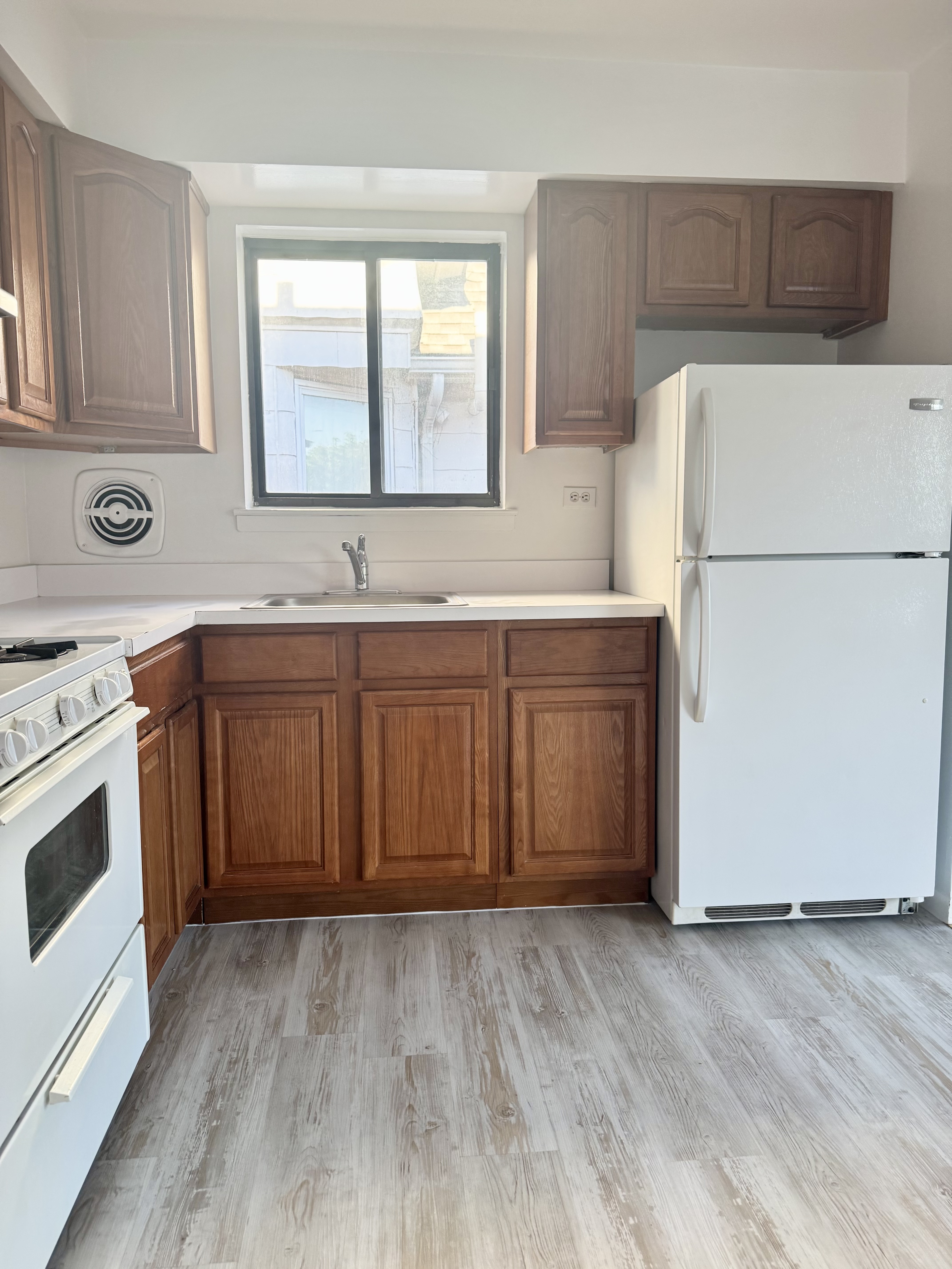 59-15 39th Avenue, Unit 3 Queens, NY 11377 - Photo 3 of 12