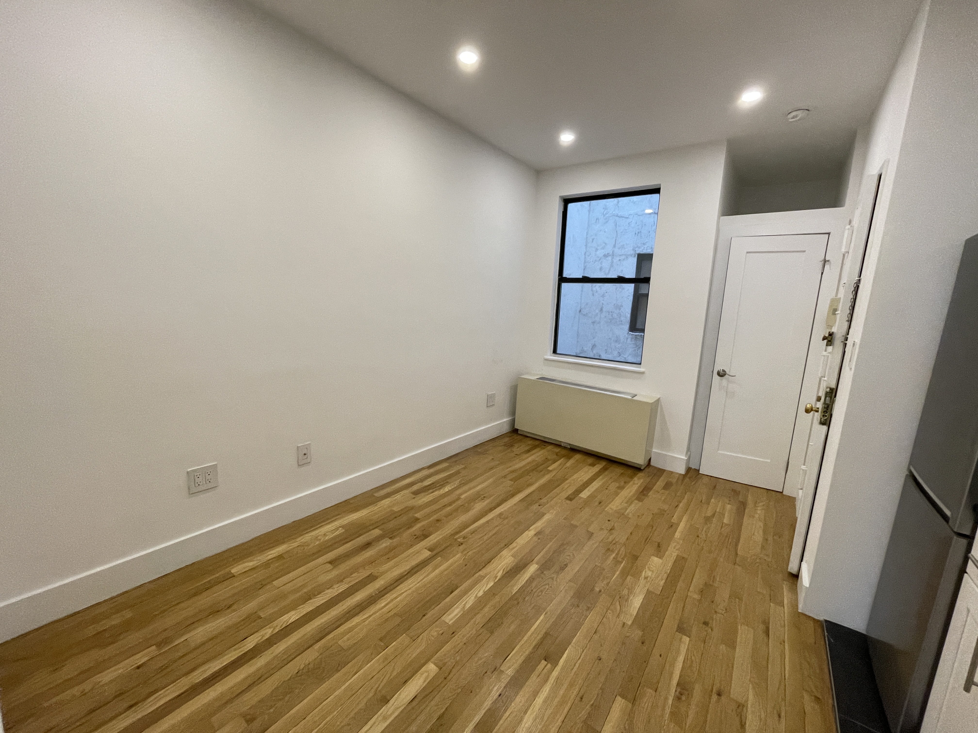 1582 York Avenue, Unit 4C Manhattan, NY 10028 - Photo 3 of 6