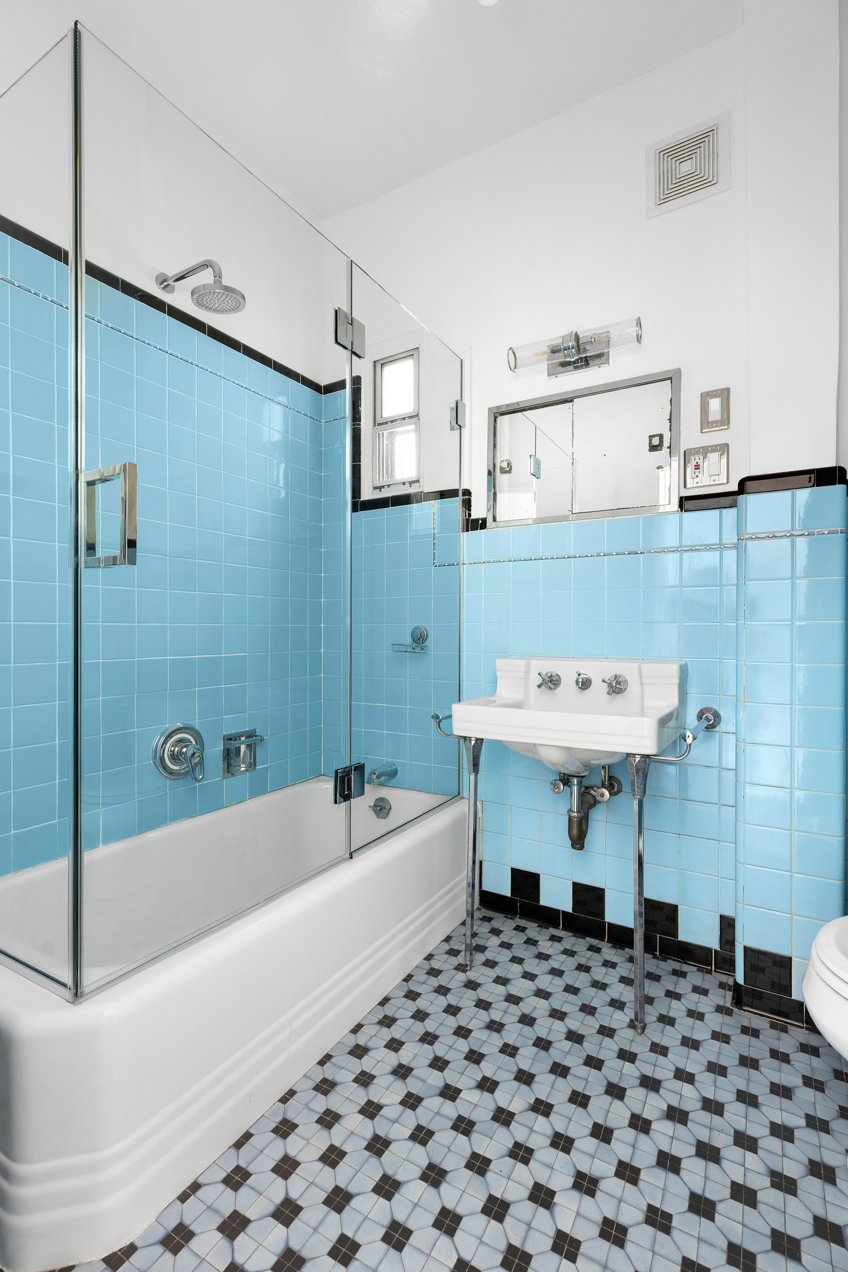 189 Freeman Street Brooklyn, NY 11222 - Photo 9 of 13