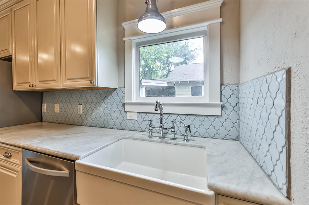 1120 Winston Street Houston, TX 77009 - Photo 15 of 29 a bathroom with a sink and a bathtub
