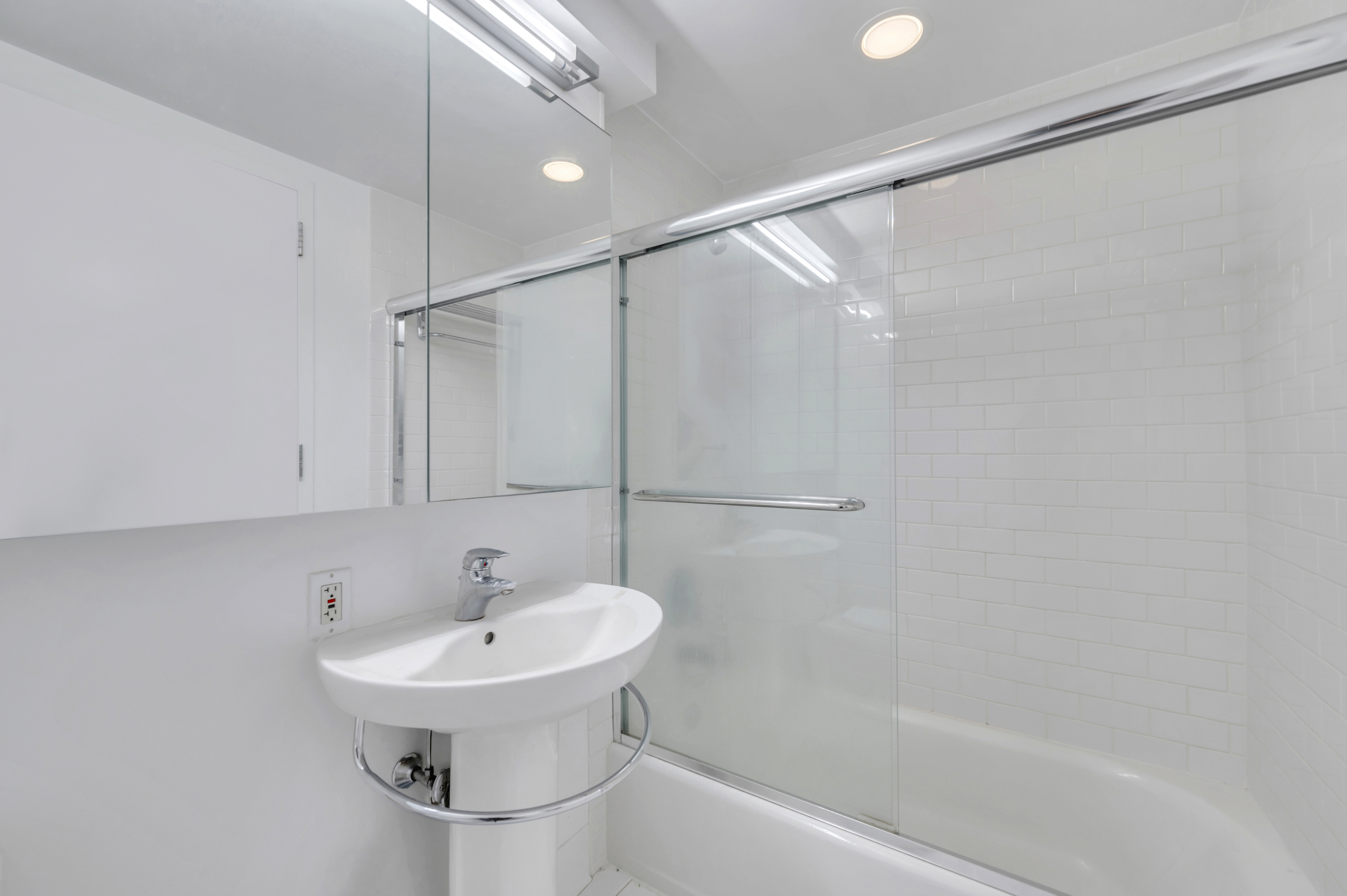 242 East 25th Street, Unit 9A Manhattan, NY 10010 - Photo 10 of 12 Gallery Image 10