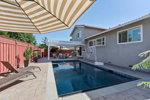 $1,049,000 | 112 Rose Petal Court, Petaluma, CA 94954