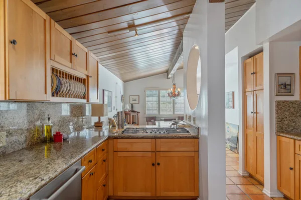 $2,399,000 | 913 Chattanooga Avenue, Pacific Palisades, CA 90272