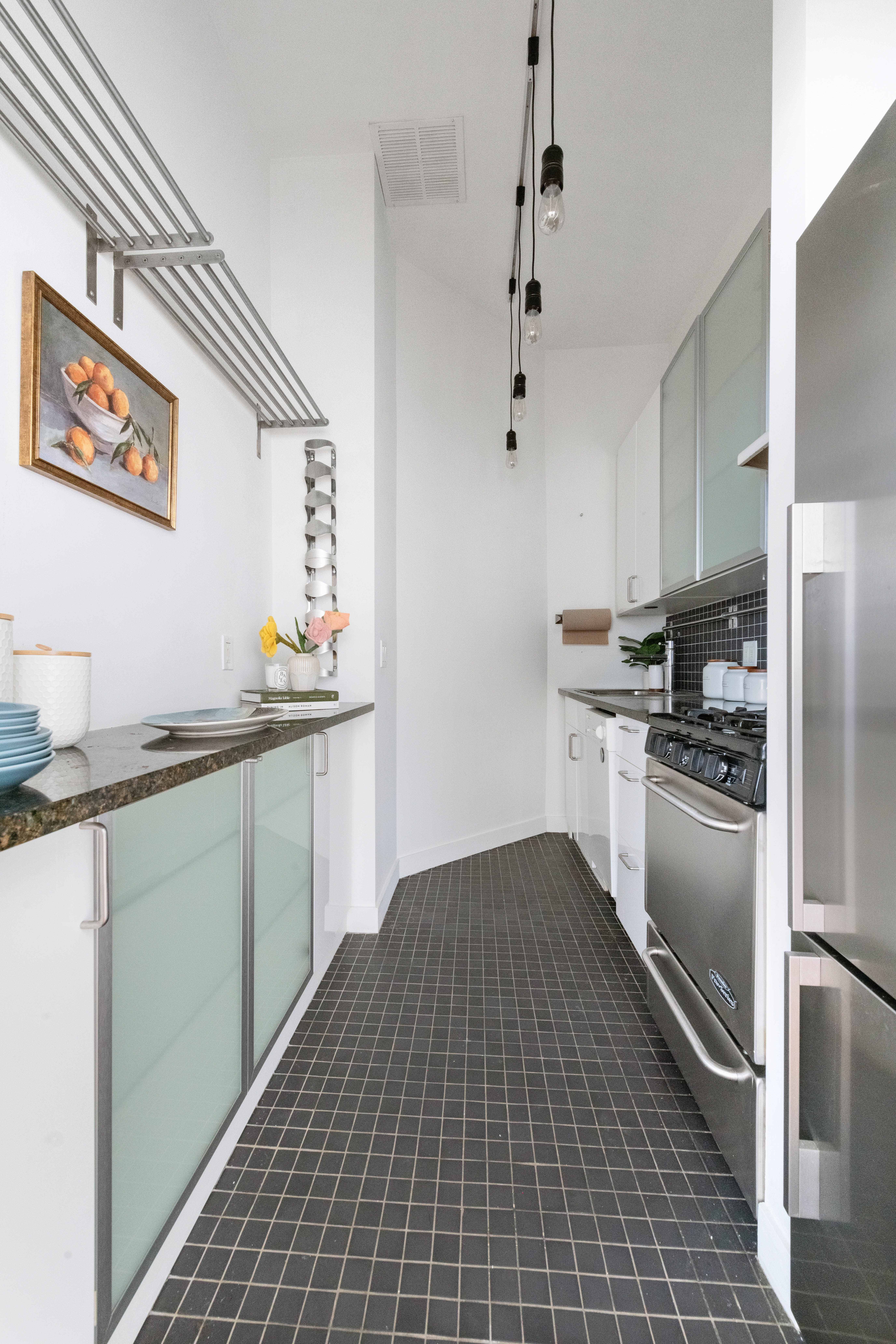 689 Fort Washington Avenue, Unit M2 Manhattan, NY 10040 - Photo 5 of 9 a kitchen with granite countertop a refrigerator and a sink