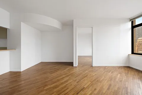 $645,000 | 400 East 70th Street, Unit 1903 | Lenox Hill