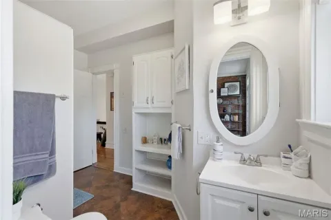 $1,200,000 | 4917 Pershing Place, St. Louis, MO 63108