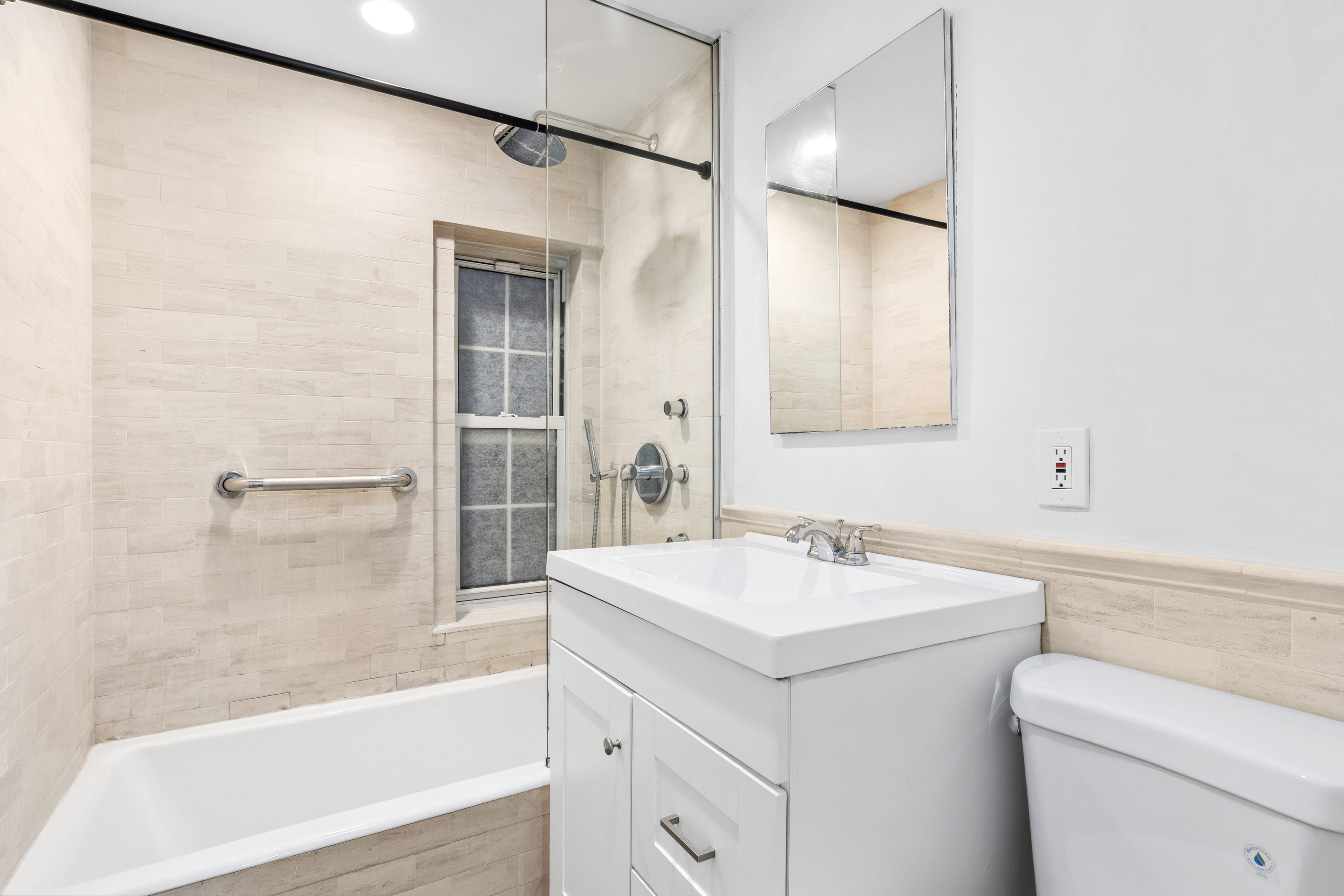 118 Waverly Place, Unit 1B Manhattan, NY 10011 - Photo 7 of 8 Gallery Image 7