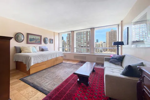 $375,000 | 300 East 33rd Street, Unit 21E | Kips Bay
