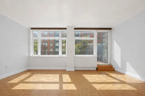 $665,000 | 404 East 76th Street, Unit 2O | Lenox Hill