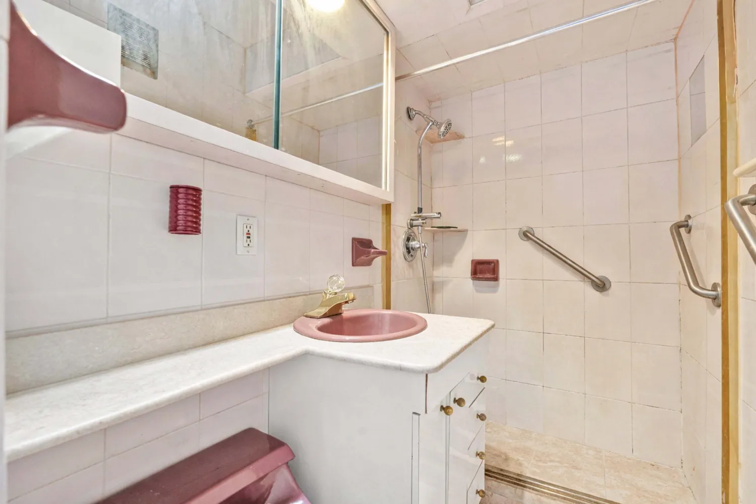 $950,000 | 370 Ocean Parkway, Unit 8H | Kensington