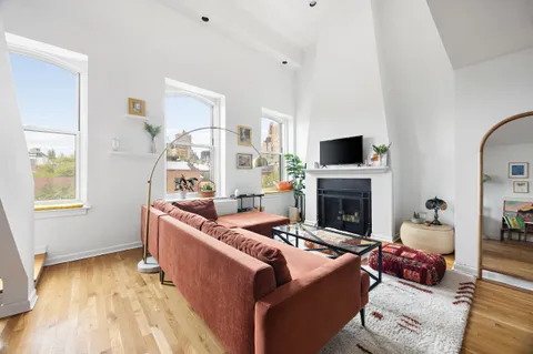 $895,000 | 124 Atlantic Avenue, Unit A4H | Cobble Hill