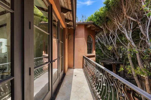 $4,600,000 | 2516 Walnut Avenue, Manhattan Beach, CA 90266