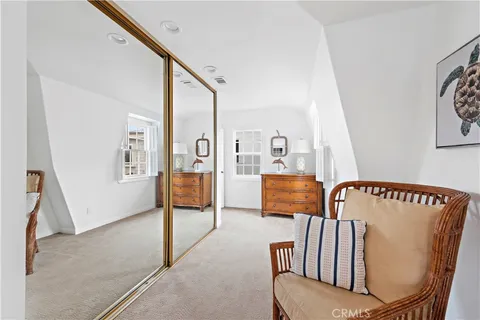 a view of an entryway with workspace