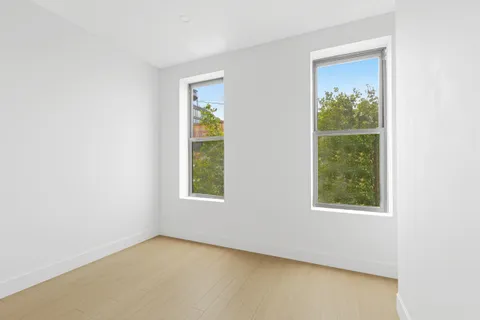 $3,850,000 | 29 Greenpoint Avenue | Greenpoint