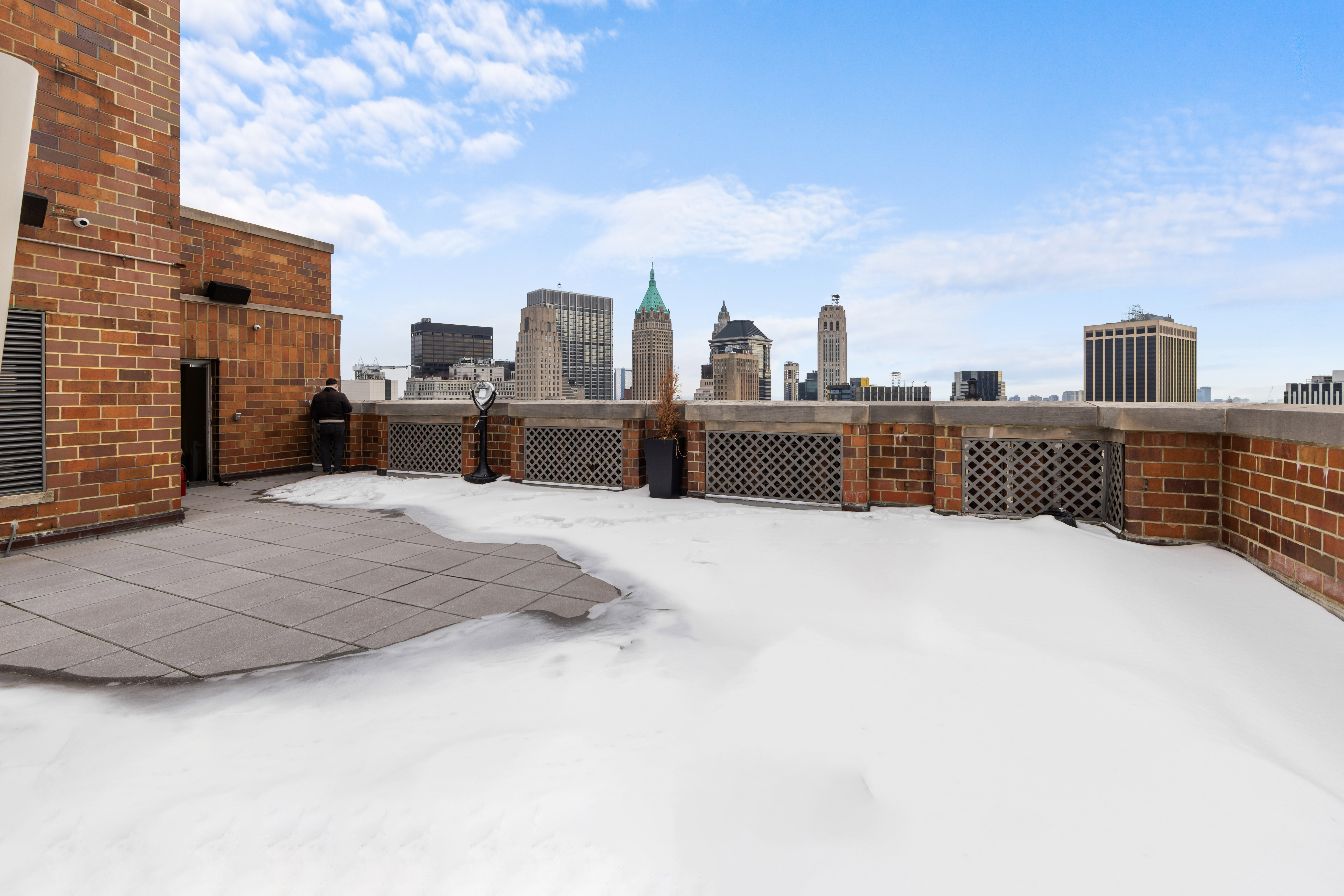 20 West Street, Unit 41D Manhattan, NY 10004 - Photo 11 of 17 a view of a terrace