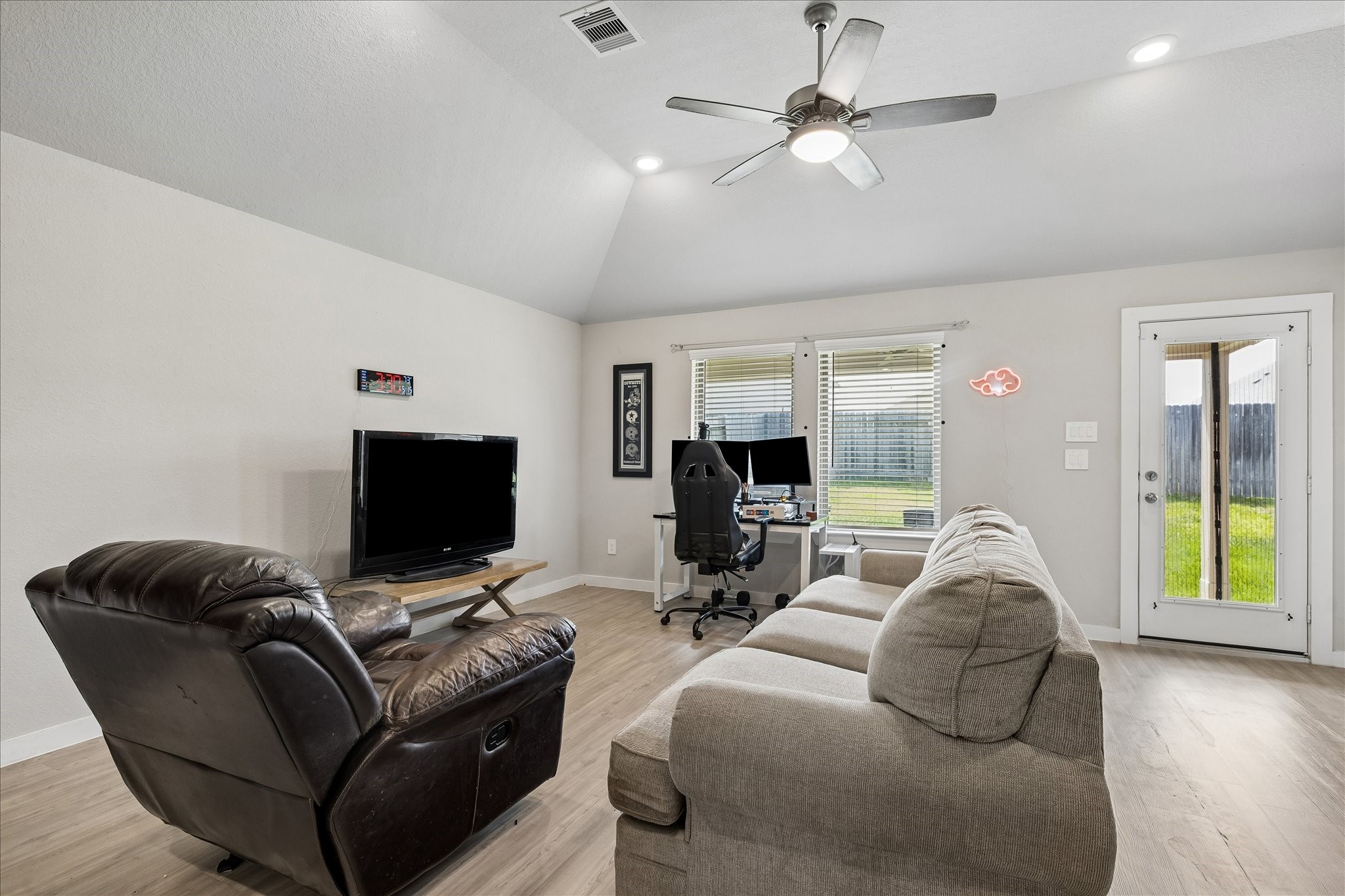 249 Rustic Ridge Circle Magnolia, TX 77354 - Photo 6 of 20 Gallery Image 6